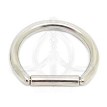 Segment ring with straight clasp