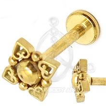 Labret Flor Corazones Oro (Rosca interna)