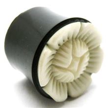 Horn Flesh Plug with carved white flower
